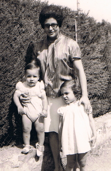 Baretta Christiane, Elisabeth et Alain au Val d'Or - Vallauris 12 09 1962.jpg