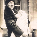 Paulette a 6 semaines - 15 17 1930.jpg