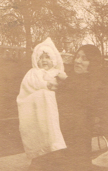 Paulette a 6 mois - Jardin du Luxembourg - 11 11 1930.jpg